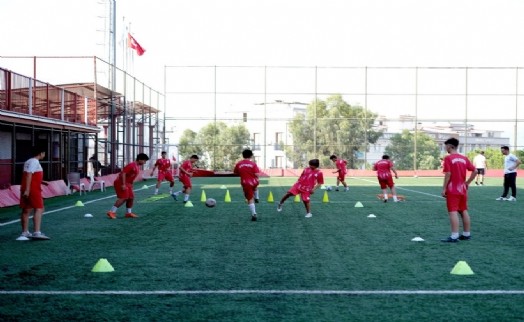 Bayraklı'da yaz, çocuklar için dopdolu geçiyor