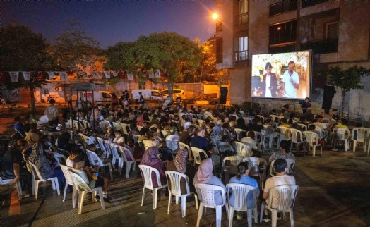 Binlerce Bornovalı açık hava sinemasında bir araya geldi