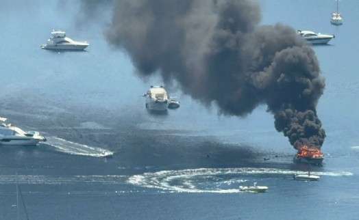 Bodrum'da tekne yangını; 1 kişi kurtarıldı