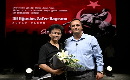 Bornova'da Büyük Zafer'in 103. Yılı'na coşku dolu kutlama