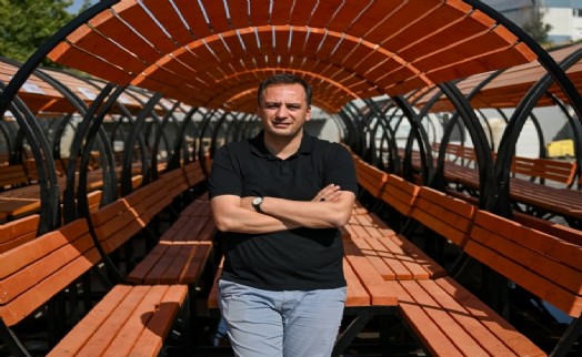 Bornova parklarına yeni nesil oturma alanları