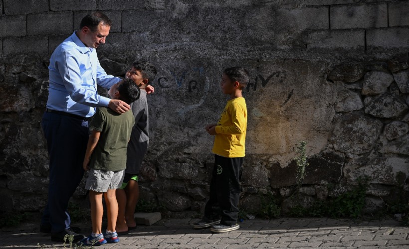 Bornova’da minik öğrencilere kırtasiye desteği