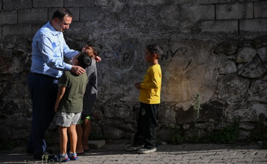 Bornova'da minik öğrencilere kırtasiye desteği