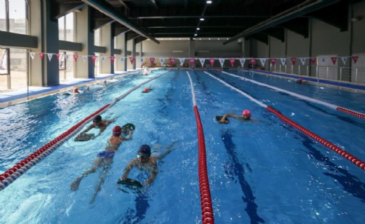 Buca'nın yıldızı Sporium yüzme kursları ile kapılarını açtı