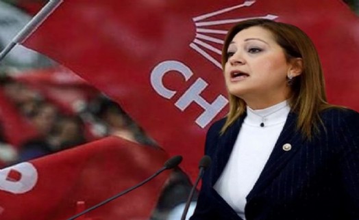 Burcu Köksal'dan o iddialara net yanıt: 'Kapıdan kovsalar bacadan girerim!'