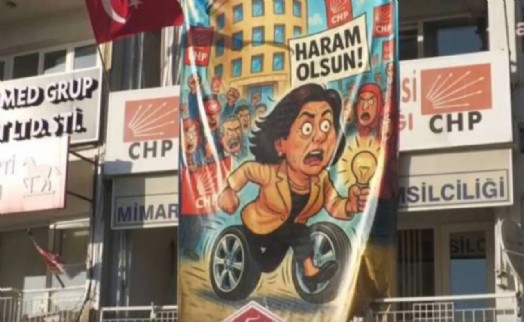 CHP binasına Özlem Çerçioğlu pankartı asıldı: 'Haram olsun!'