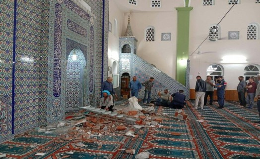 Camide mihrap tacı düştü: 1 kişi öldü! Depremle ilgisi araştırılıyor