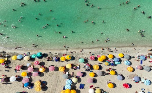 Çeşme Belediyesi plajları bir kez daha Mavi Bayrak kazandı