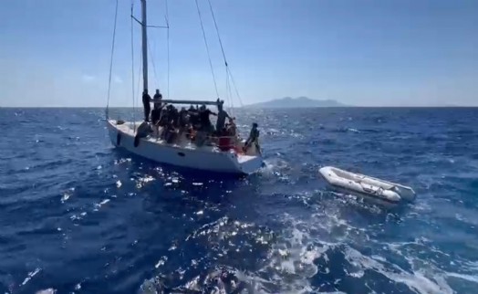 Datça'da 43 kaçak göçmen kurtarıldı