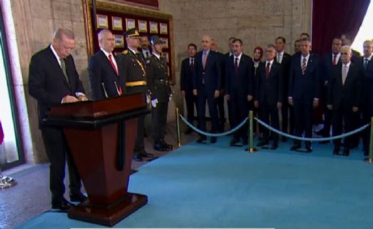 Devlet erkanı Anıtkabir'de...  Erdoğan'dan 103. yıl mesajı