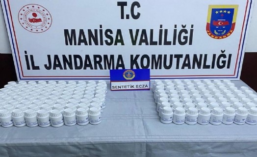 Durdurulan otomobilden binlerce hap çıktı