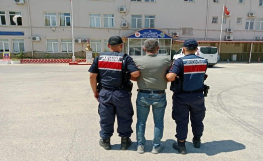 Evinde uyuşturucuyla yakalanıp, tutuklandı