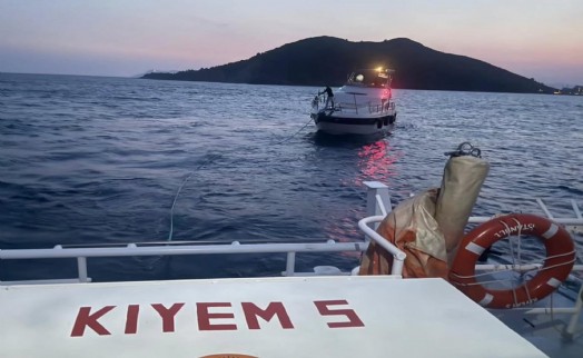 Fethiye açıklarında sürüklenen tekne kurtarıldı