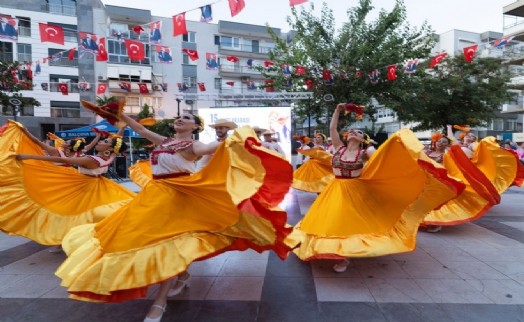 Halk Dansları Festivali'nden coşku dolu açılış
