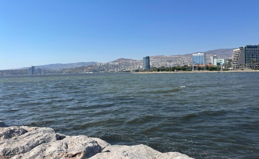 İzmir Körfezi'ndeki kötü koku yeniden ortaya çıktı