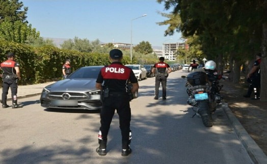 İzmir'de çeşitli suçlardan aranıyorlardı: 131 şüpheli yakalandı!