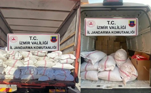 İzmir'de kaçak tütün operasyonu: 4 gözaltı