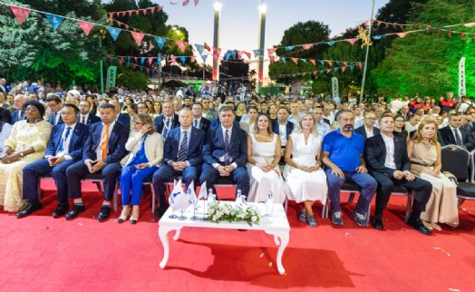 İzmir'den dünyaya 94. kez 'merhaba'... Tugay: Dünyayı güzellik kurtaracak