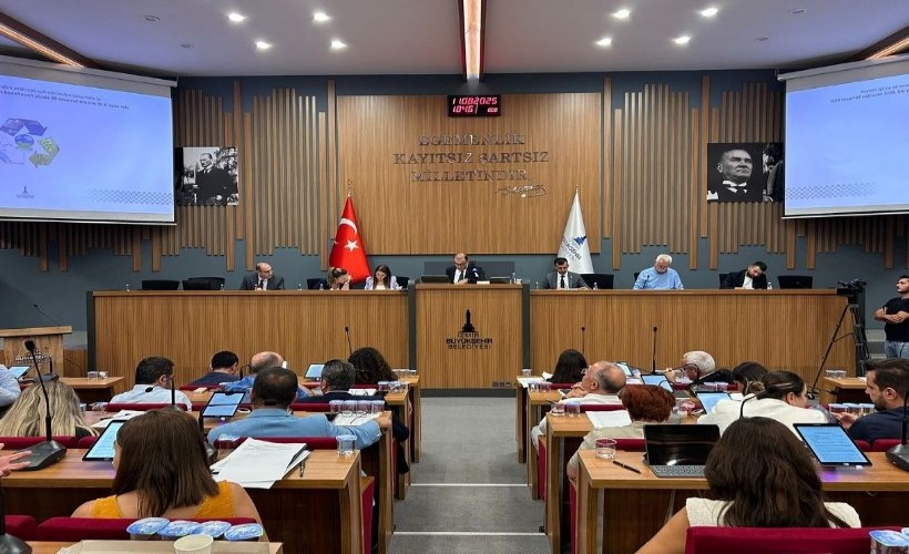 İzmir’in çöp krizi Meclis gündeminde: ‘Siyasi yaklaşırsak çözemeyiz!’