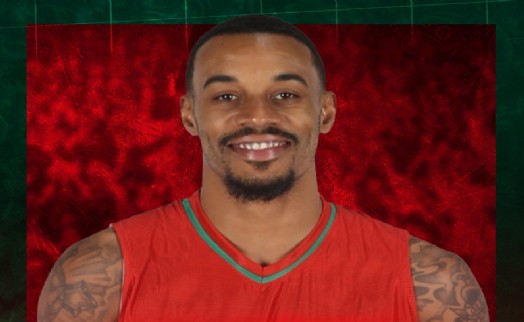 Karşıyaka'da Tarrant imzaladı