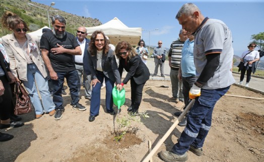 Karşıyaka'da çevre dostu iş birliği: Binlerce fidan bağışlandı