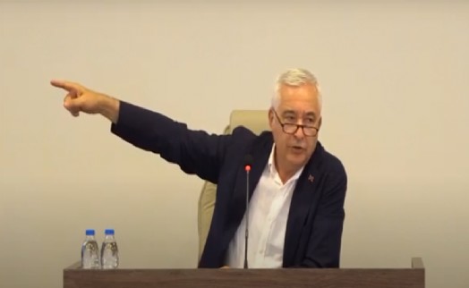 Kemalpaşa meclisinde 'söz almadan konuşma' gerilimi