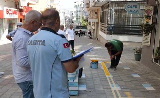 Konak'ta kaldırım işgaline karşı sarı çizgi