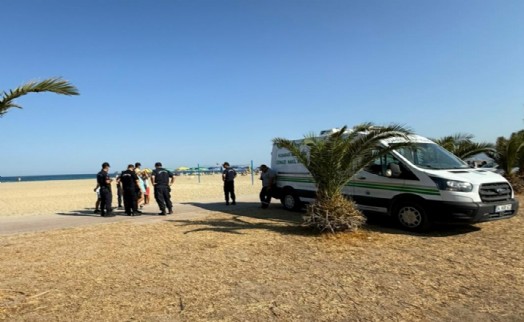 Kuşadası sahilinde kıyıya vurmuş erkek cesedi bulundu