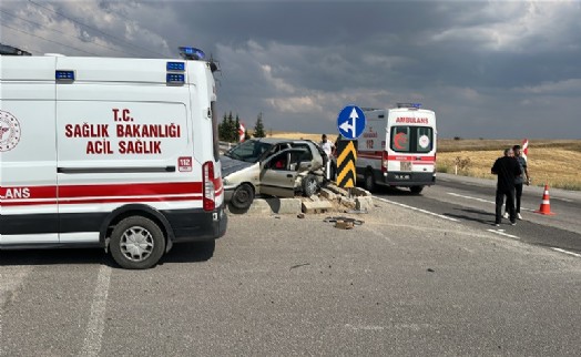 Kütahya'da iki otomobil çarpıştı; karı-koca yaralandı