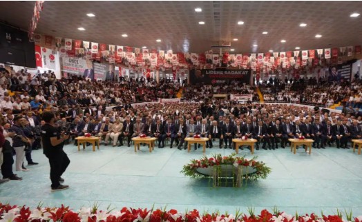 MHP'nin Erzurum mitingi sönük geçti: AK Parti'nin katılımıyla bin kişi katıldı