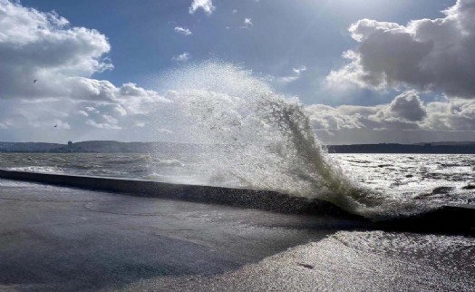 Meteoroloji, İzmirlileri uyardı: Kuzey Ege'de fırtına alarmı!