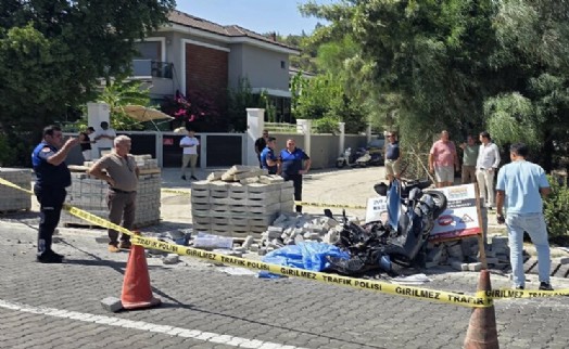 Motosikletiyle yol yapım çalışması levhasına çarpan motosikletli öldü