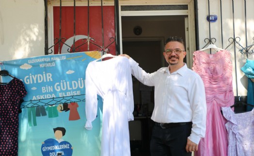 Muhtarlık binasının önünü ihtiyaç sahipleri için butiğe çevirdi