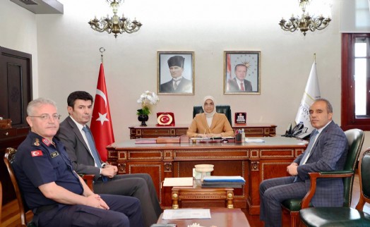 O ilde 'havai fişek', 'meşale' ve 'bidonla yakıt satışı' yasağı