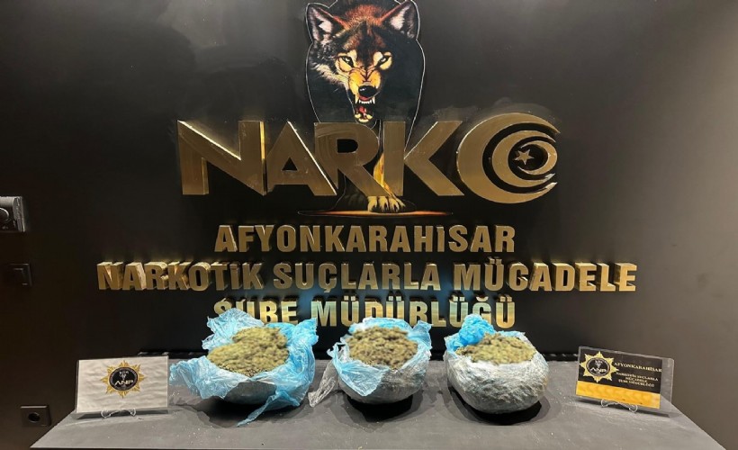 Otomobil 3 kilo 750 gram zehirle yakalandılar: 3 tutuklama