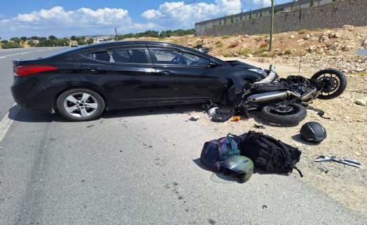 Otomobille çarpışan motosikletin sürücüsü yaralandı