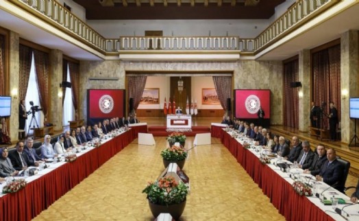 Sekiz önemli isim Süreç Komisyonu'na davet edildi