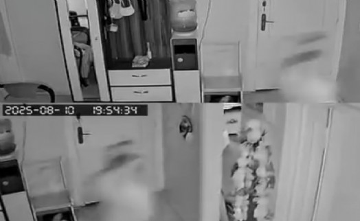 İzmir de panik anları kameraya yansıdı: Ev beşik gibi sallandı!