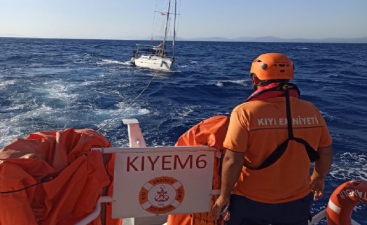 Sürüklenen tekne son anda kurtarıldı