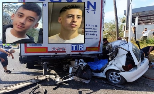TIR'a çarpan otomobilde ölen 2 kuzen, son yolculuklarına uğurlandı