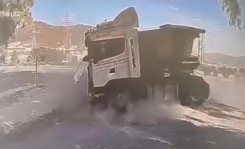 TIR şoförünün dikkati kazayı önledi; o anlar kamerada