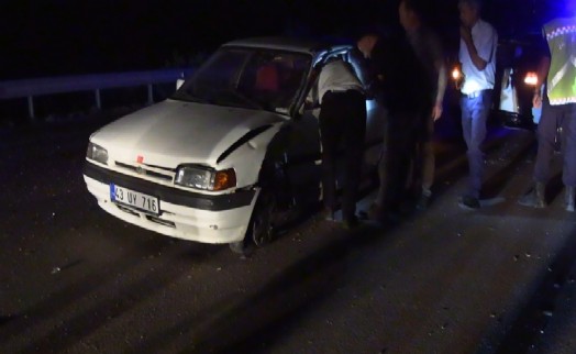 Tavşanlı'da iki otomobil çarpıştı; 5 kişi yaralandı!