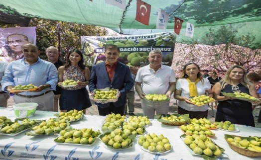 Tugay, Payamlı Bardacık Festivali'ne katıldı