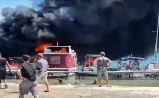 Urla'da tekne yangını