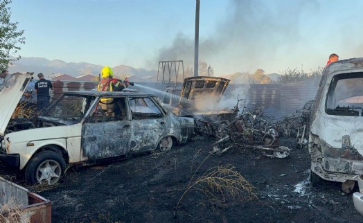 Yediemin deposunda yangın; 5 otomobil ve 30 motosiklet zarar gördü