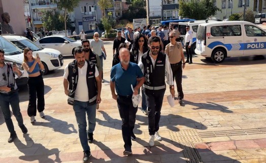 'Bıçak parası' aldığı öne sürülen profesör ile sekreteri serbest