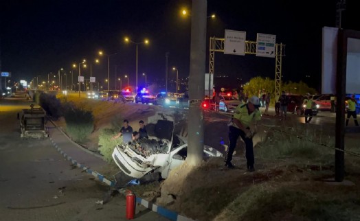 3 aracın karıştığı kaza kamerada; 1 ölü, 5 yaralı