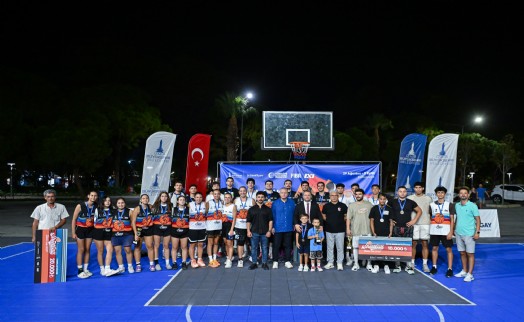 3x3 Streetball İzmir Cup 2025'te ödüller sahiplerini buldu