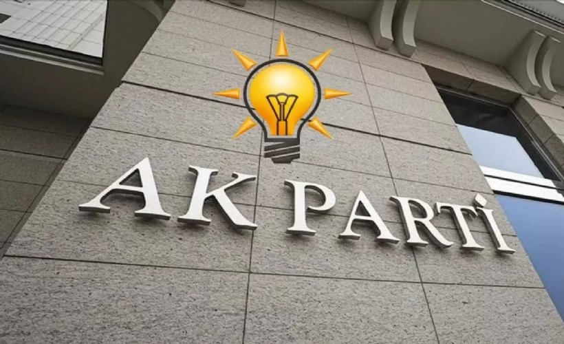 AK Parti'deki istifa krizinde 'merkezi kontrollü operasyon' iddiası