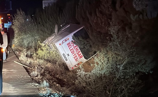 Afyonkarahisar'da yolcu midibüsü devrildi: 12 yaralı